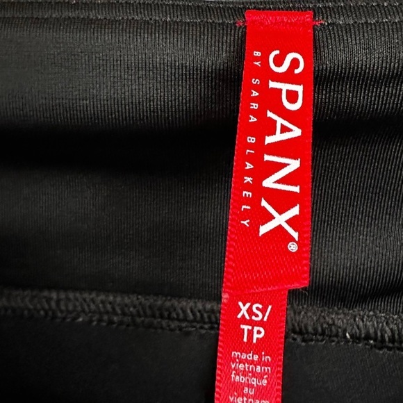 SPANX Every Wear Active Icon Cropped Leggings - Picture 9 of 10